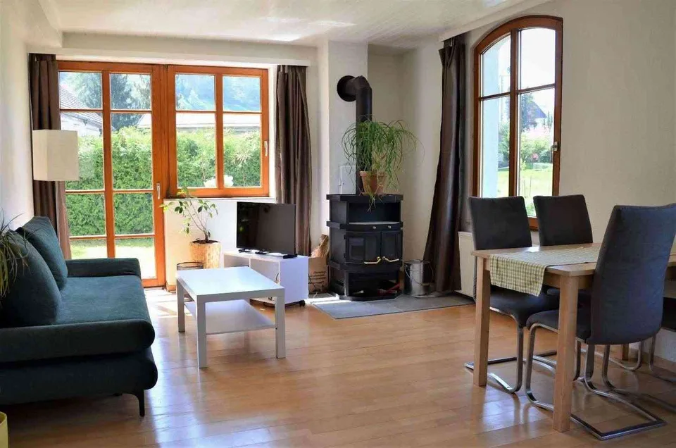helle 2.5-Zi-Wohnung im Erdgeschoss mit Garten