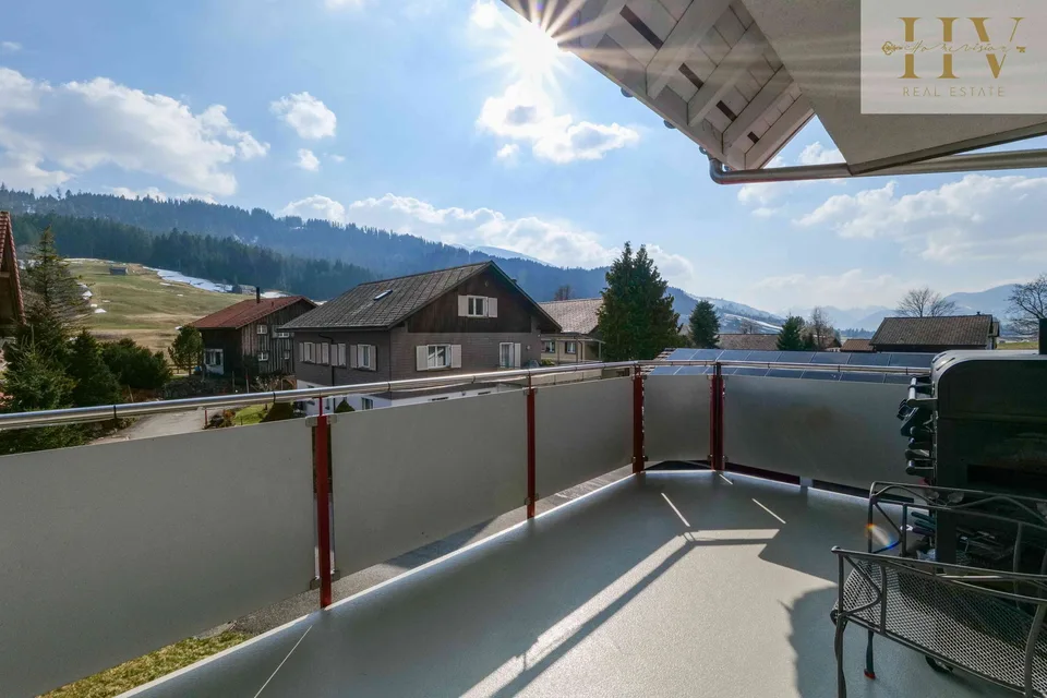 Sehr sonnige 4.5-Zimmer-Wohnung mit gedecktem Balkon in Wildhaus