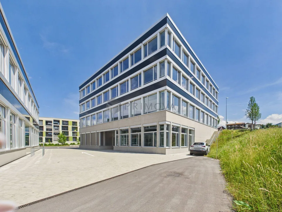 Viel Platz für deine Visionen: Neuwertiger Allrounder-Raum im Herze...