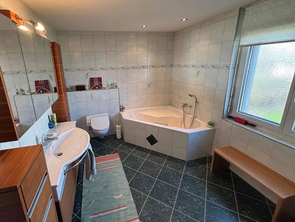 "6 ½-Zimmer-Doppeleinfamilienhaus an sonniger, ruhiger Lage"
