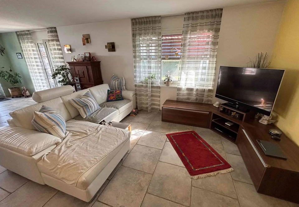 "6 ½-Zimmer-Doppeleinfamilienhaus an sonniger, ruhiger Lage"