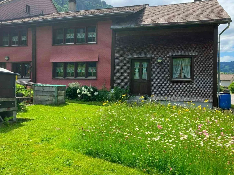 Charmantes Anwesen mit Weitblick - Wohnen, Natur & Freizeit vereint