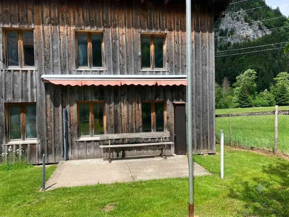 Charmantes Anwesen mit Weitblick - Wohnen, Natur & Freizeit vereint