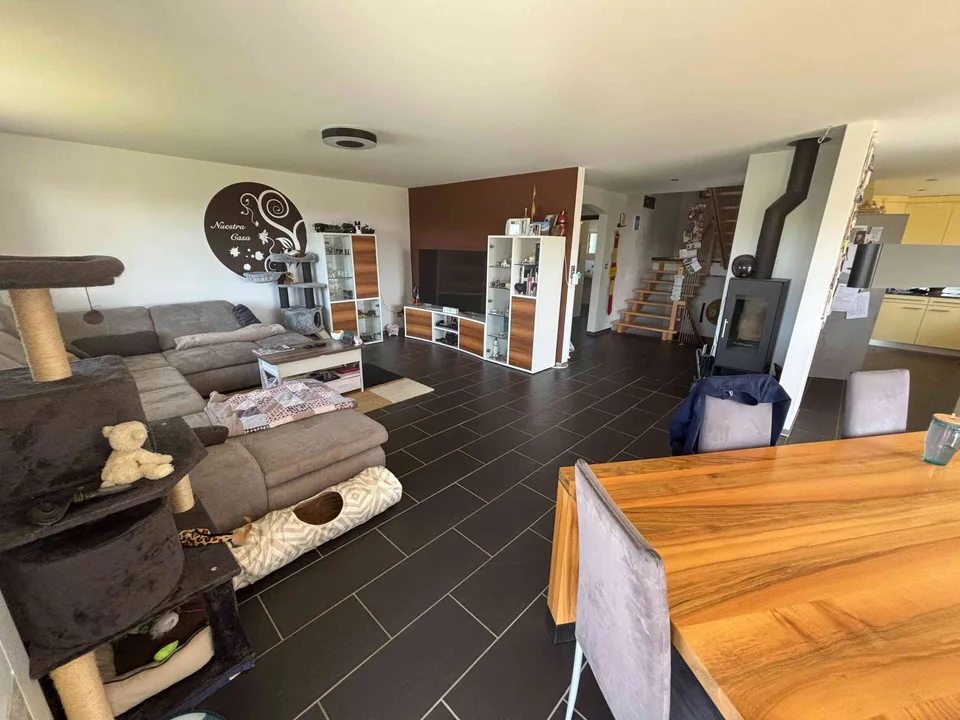 "5 ½-Zimmer-Doppeleinfamilienhaus an sonniger, ruhiger Lage"