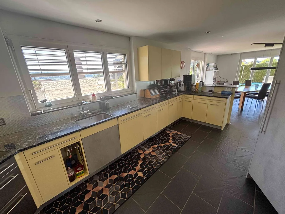 "5 ½-Zimmer-Doppeleinfamilienhaus an sonniger, ruhiger Lage"
