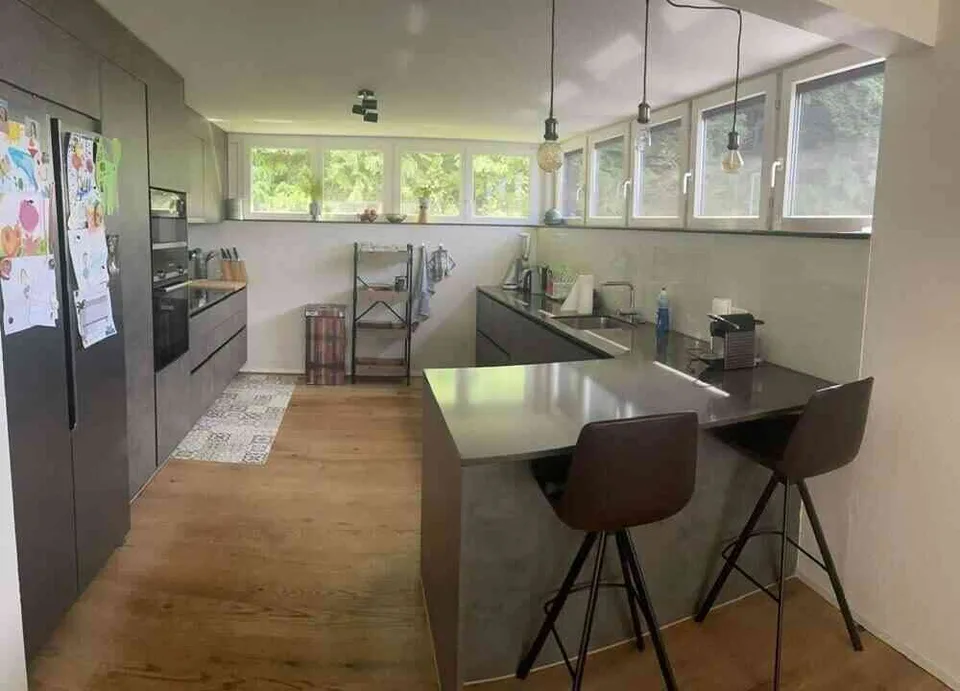 Kernsaniertes EFH mit Aussicht in Geroldswil — direkt am Naherholungsg