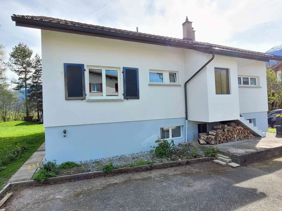 Einfamilienhaus, teilrenoviert, massiv gebaut, voll unterkellert