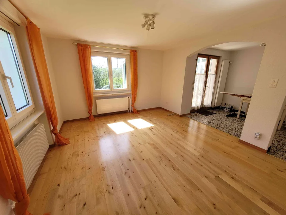Einfamilienhaus, teilrenoviert, massiv gebaut, voll unterkellert