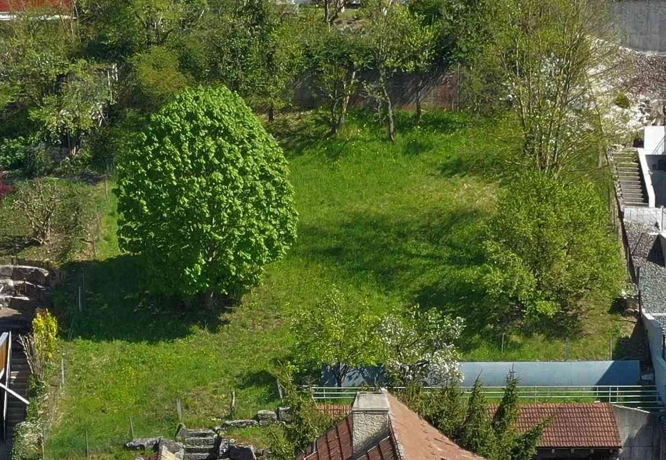 Grosse Baulandparzelle an ruhiger, sonniger Hanglage mit Weitsicht