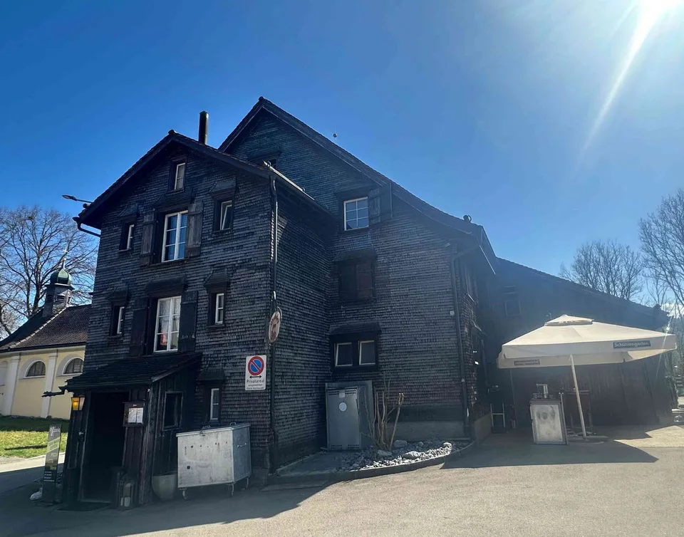 traditionelles Mehrfamilienhaus mit Gewerbe Nähe Kybunpark