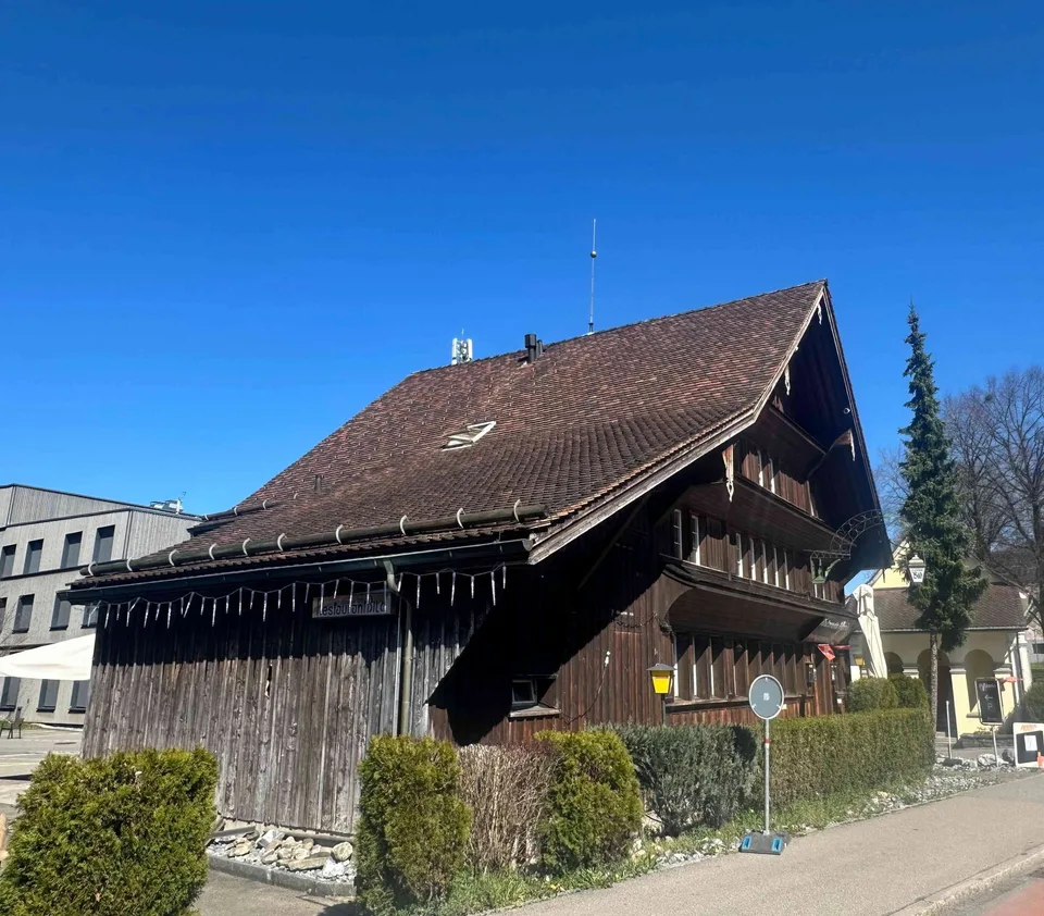 traditionelles Mehrfamilienhaus mit Gewerbe Nähe Kybunpark