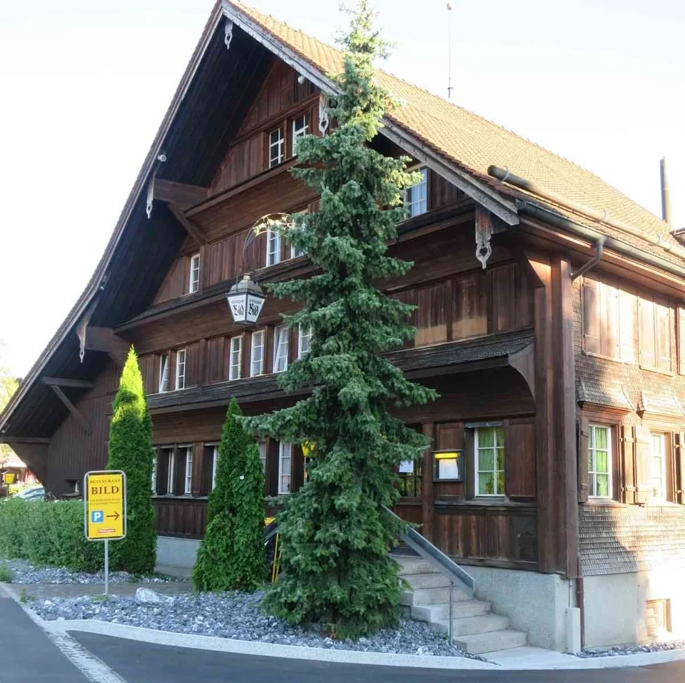 traditionelles Mehrfamilienhaus mit Gewerbe Nähe Kybunpark