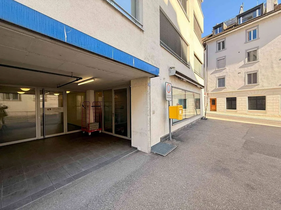 Verkaufsladen/Gewerbefläche mit Lager und Lager/Archiv im UG
