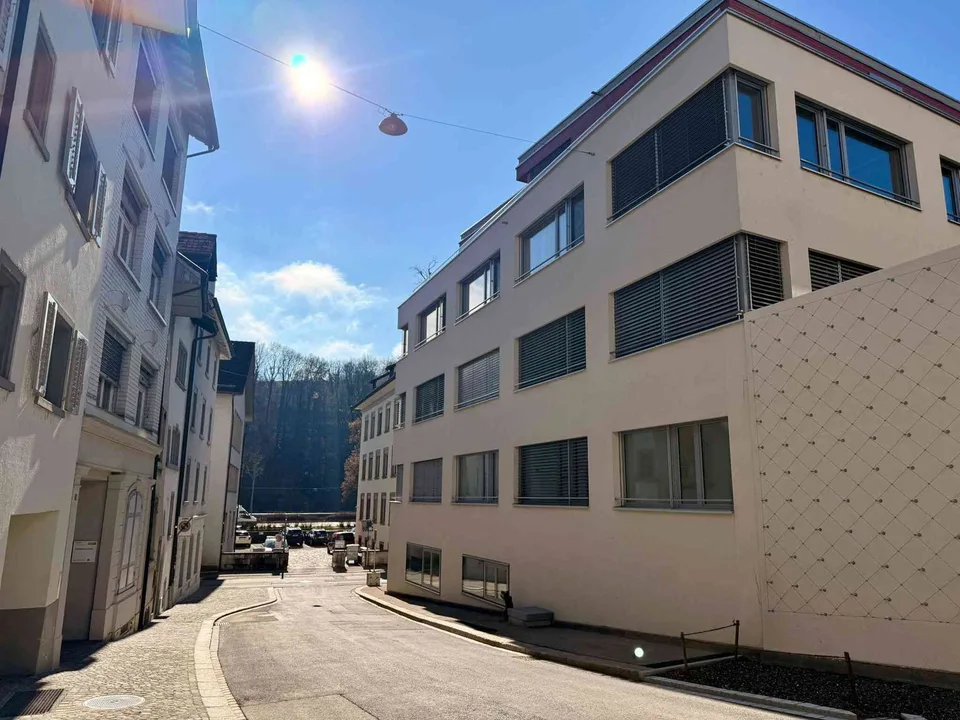 Verkaufsladen/Gewerbefläche mit Lager und Lager/Archiv im UG