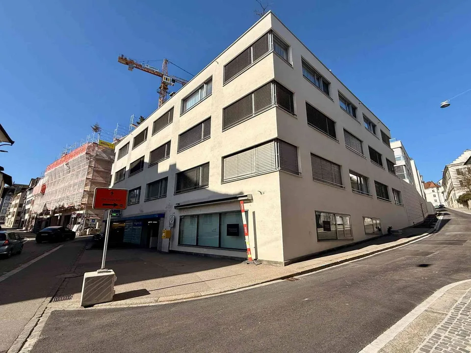 Verkaufsladen/Gewerbefläche mit Lager und Lager/Archiv im UG
