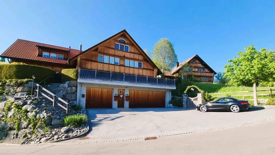 Residenz im Appenzeller Holzbaustil mit Panoramablick und viel Raum