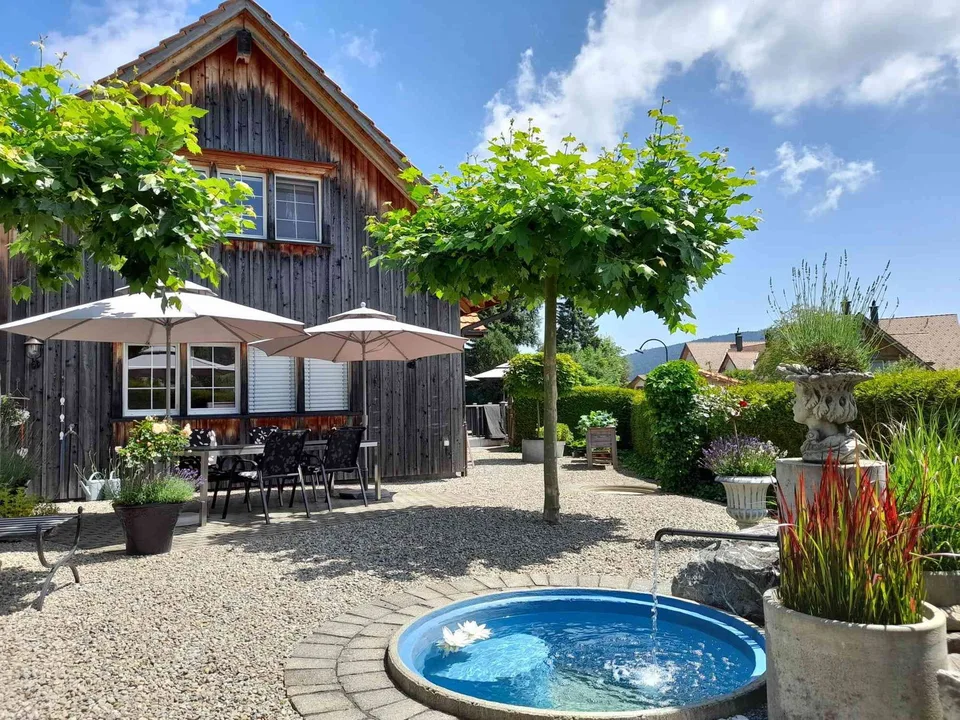 Residenz im Appenzeller Holzbaustil mit Panoramablick und viel Raum
