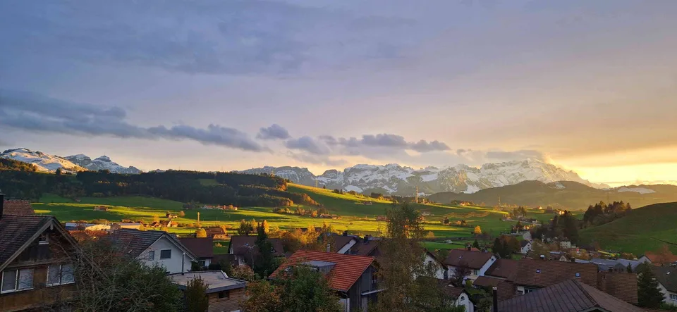 Residenz im Appenzeller Holzbaustil mit Panoramablick und viel Raum