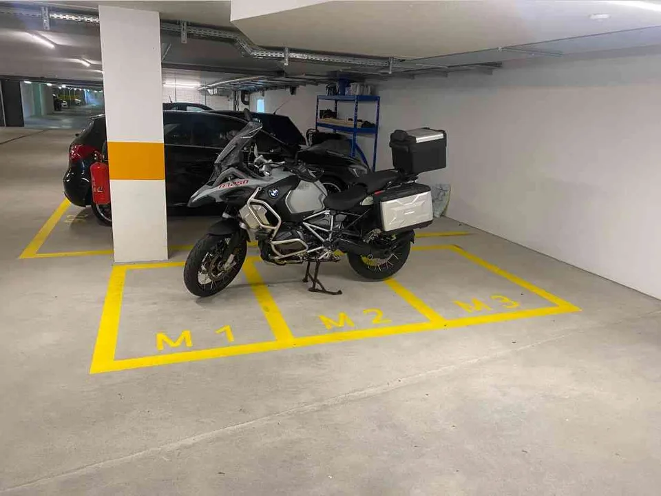 Motorrad Parkplatz Tiefgarage zu verkaufen. - VERMIETET!