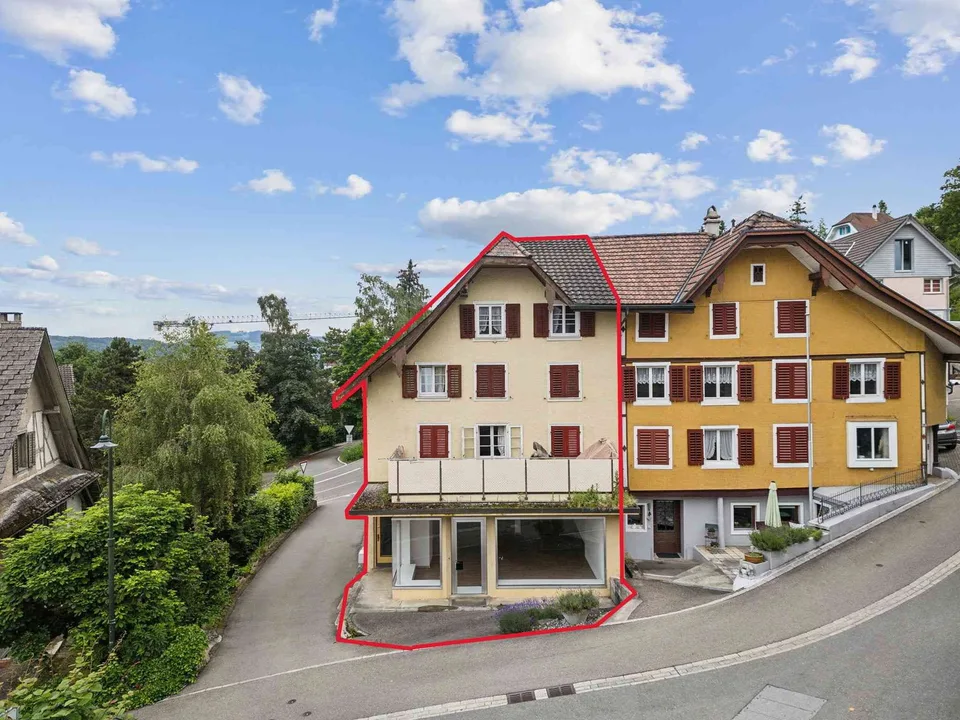 Immobilie mit Gewerbefläche, geräumiger Wohnung und stabiler Rendite