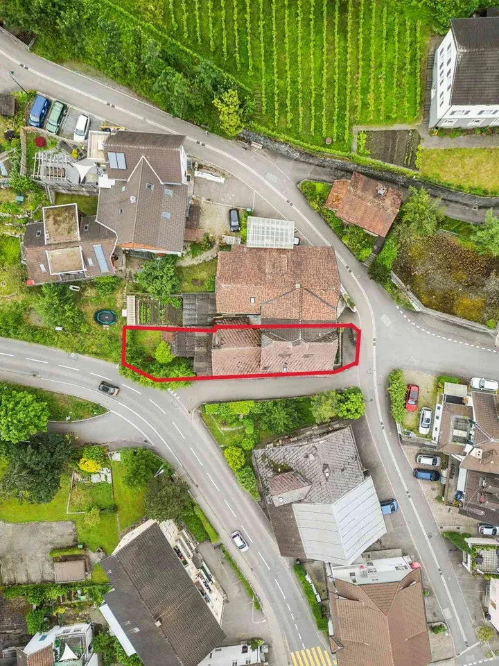 Immobilie mit Gewerbefläche, geräumiger Wohnung und stabiler Rendite