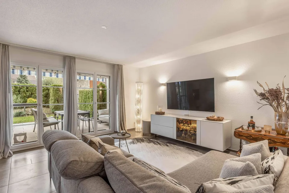 Einzigartige EG-Wohnung mit separatem Studio-/Mehrzweckraum