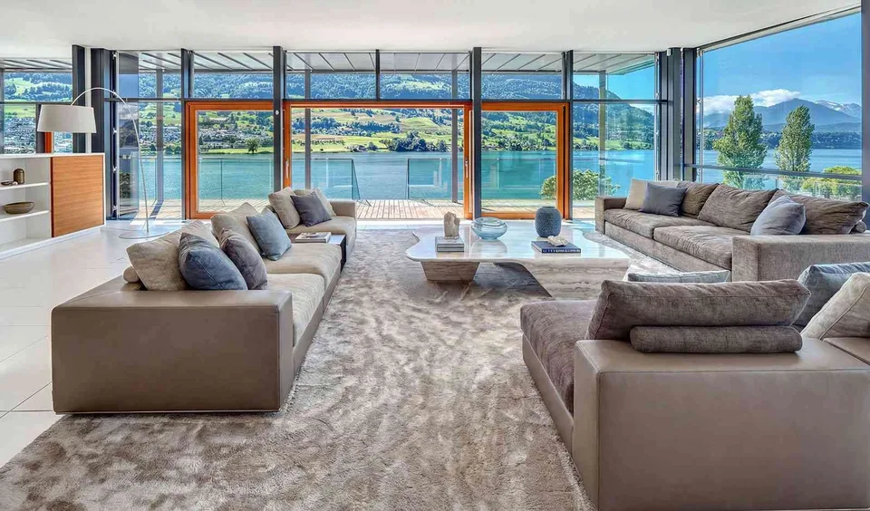 Villa mit direktem Seeanstoss