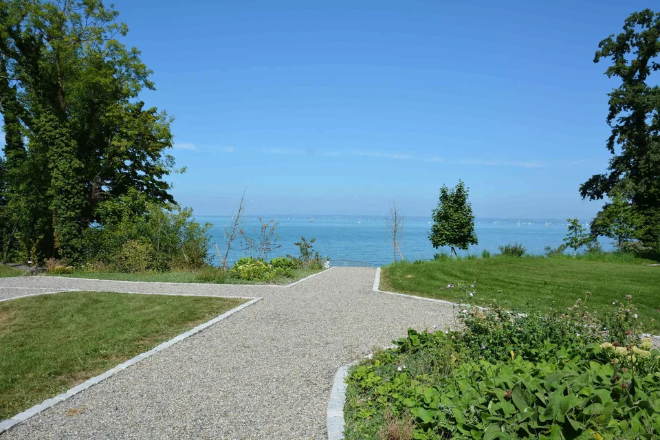 Top moderne Eigentumswohnung mit Seeanstoss