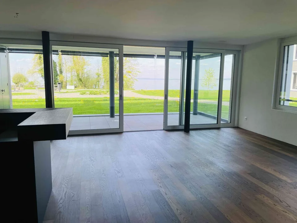 Top moderne Eigentumswohnung mit Seeanstoss