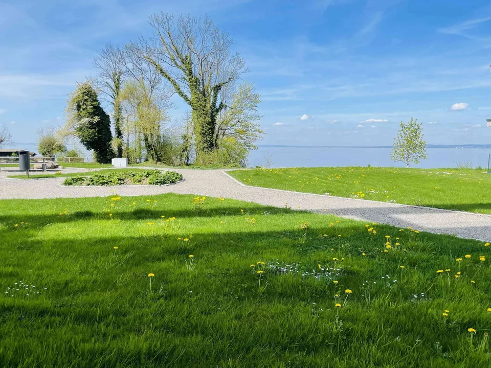 Top moderne Eigentumswohnung mit Seeanstoss