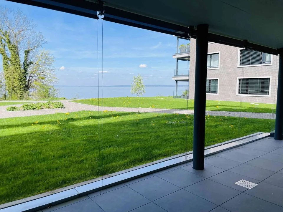 Top moderne Eigentumswohnung mit Seeanstoss