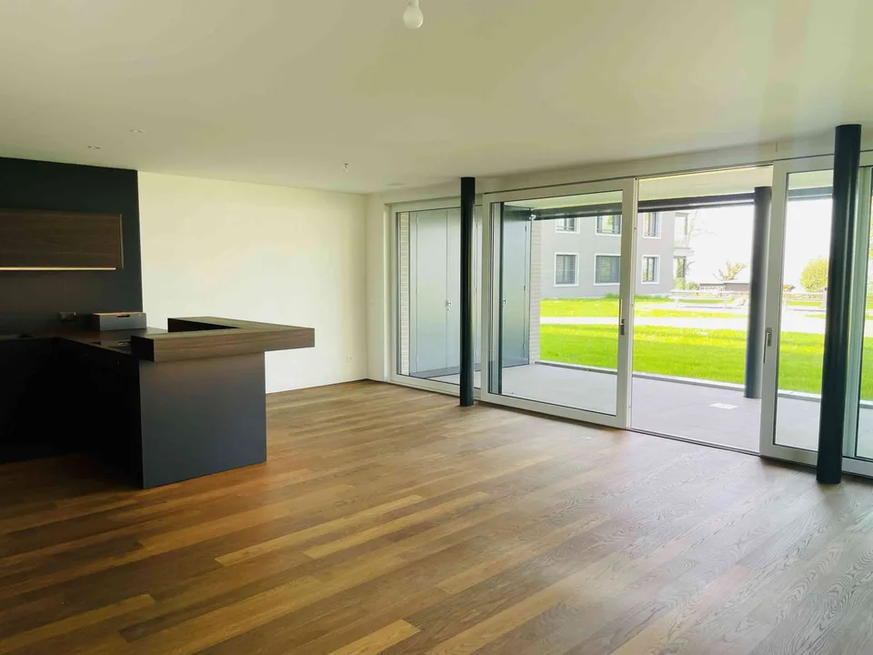 Top moderne Eigentumswohnung mit Seeanstoss