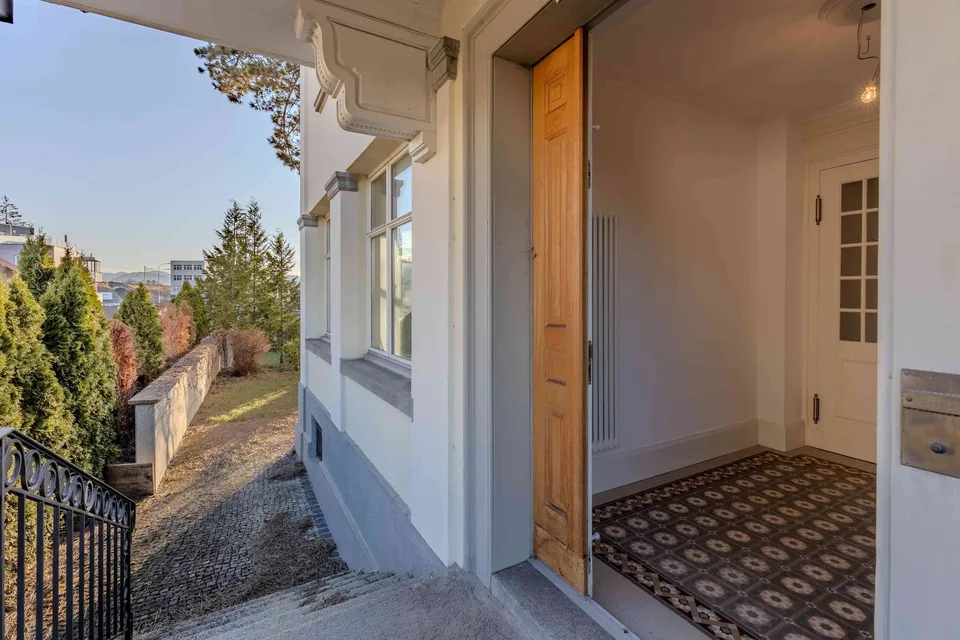 Exklusive Klassizistische Villa - ?Residenz und Geschäftssitz