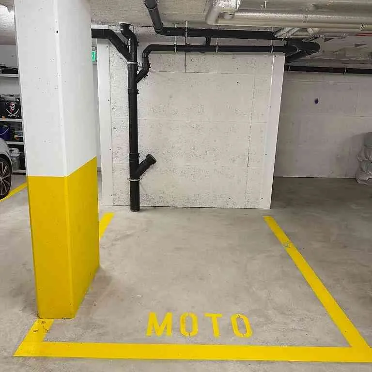 Velo Moto Tiefgaragenstellplatz in 8181 Höri vermietet