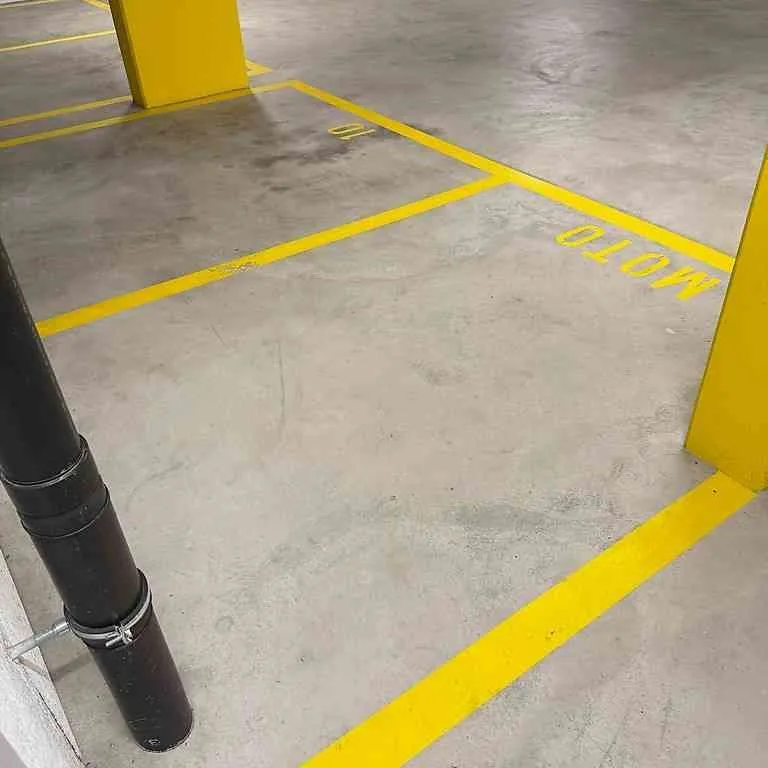 Velo Moto Tiefgaragenstellplatz in 8181 Höri vermietet