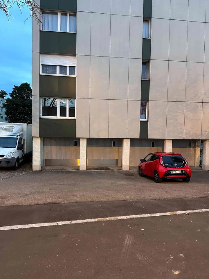 Garagenbox inkl. Parkplatz 9m vor der Garage