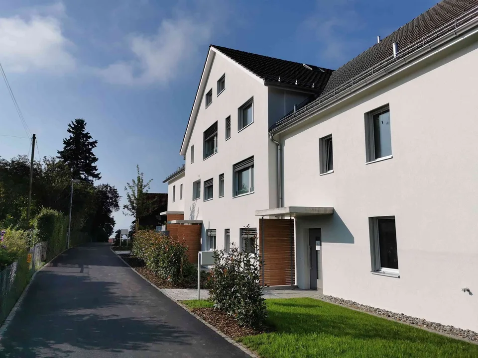 Parkplatz in Einstellhalle (oder 4 Motorradplätze)