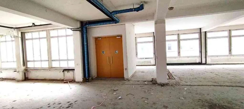 3 Stockwerke Gewerberäume zu verkaufen