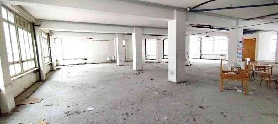 3 Stockwerke Gewerberäume zu verkaufen