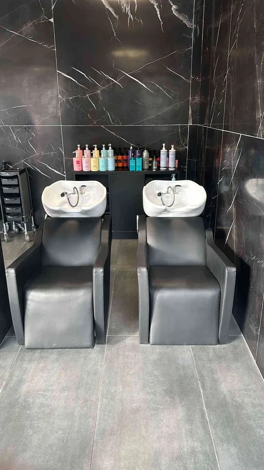 Zum Verkauf: Etablierter Coiffeur-Salon im Zentrum der Stadt Oerlikon