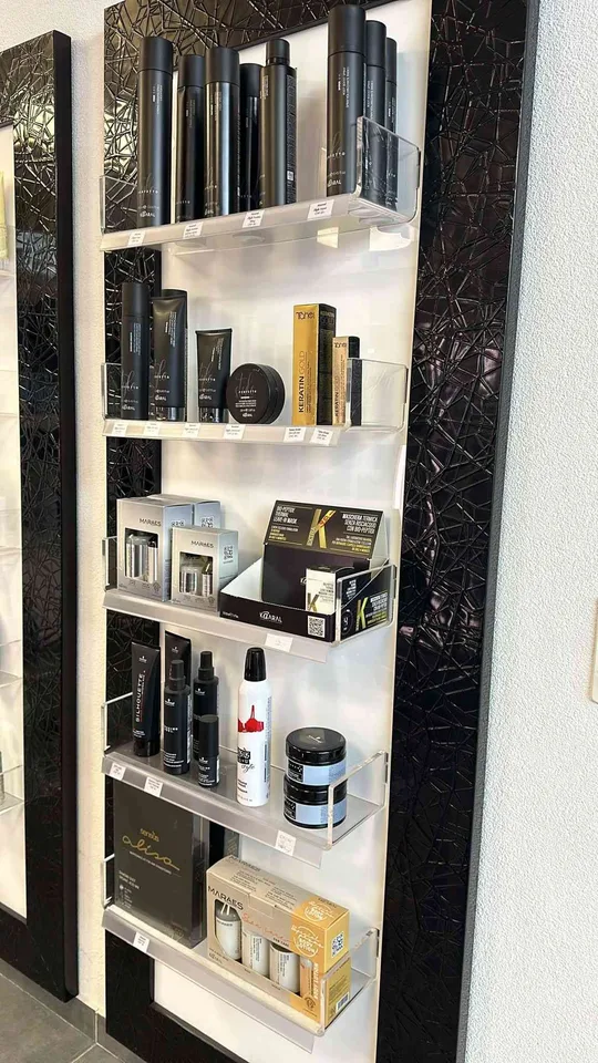 Zum Verkauf: Etablierter Coiffeur-Salon im Zentrum der Stadt Oerlikon