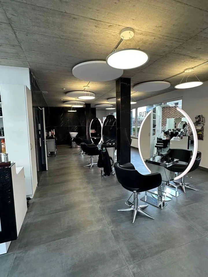Zum Verkauf: Etablierter Coiffeur-Salon im Zentrum der Stadt Oerlikon