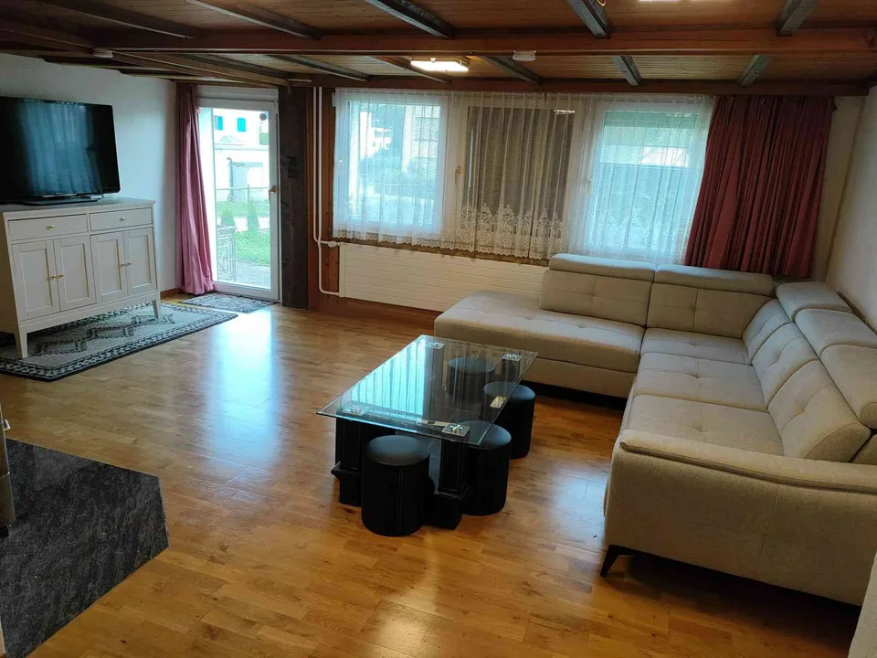 In Zentrum Bazenheid 5.5 Zim. Eck-Reihenhaus mit grossem Garten.