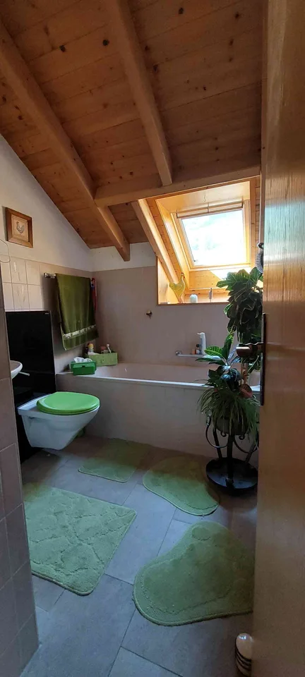 4.5 Zimmer Dachwohnung an unverbaubarer Aussichtslage – Foto 8 von 9
