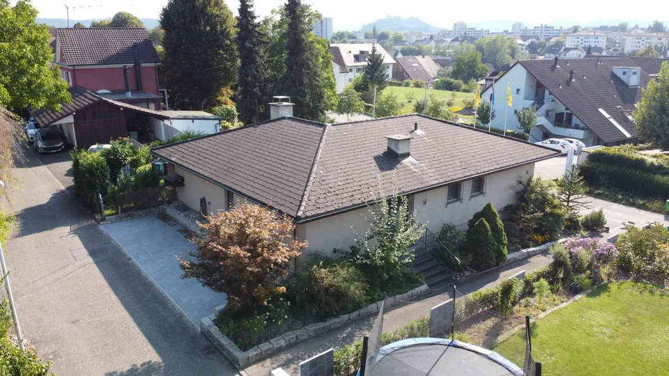 Modernisierter 4½-Zimmer-Bungalow mit grosser Terrasse und hochwertige