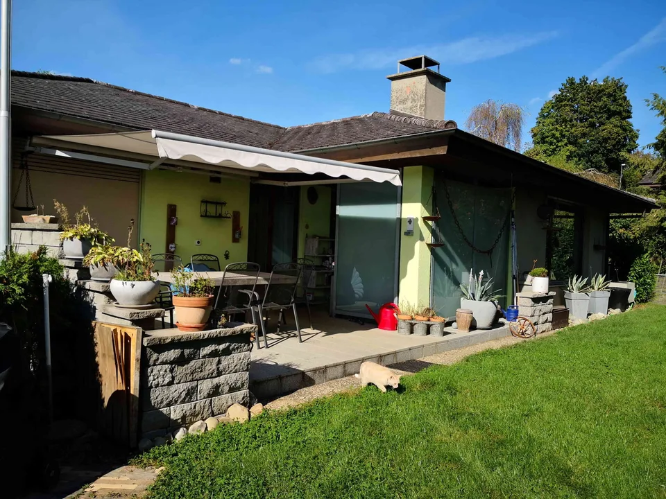 Modernisierter 4½-Zimmer-Bungalow mit grosser Terrasse und hochwertige