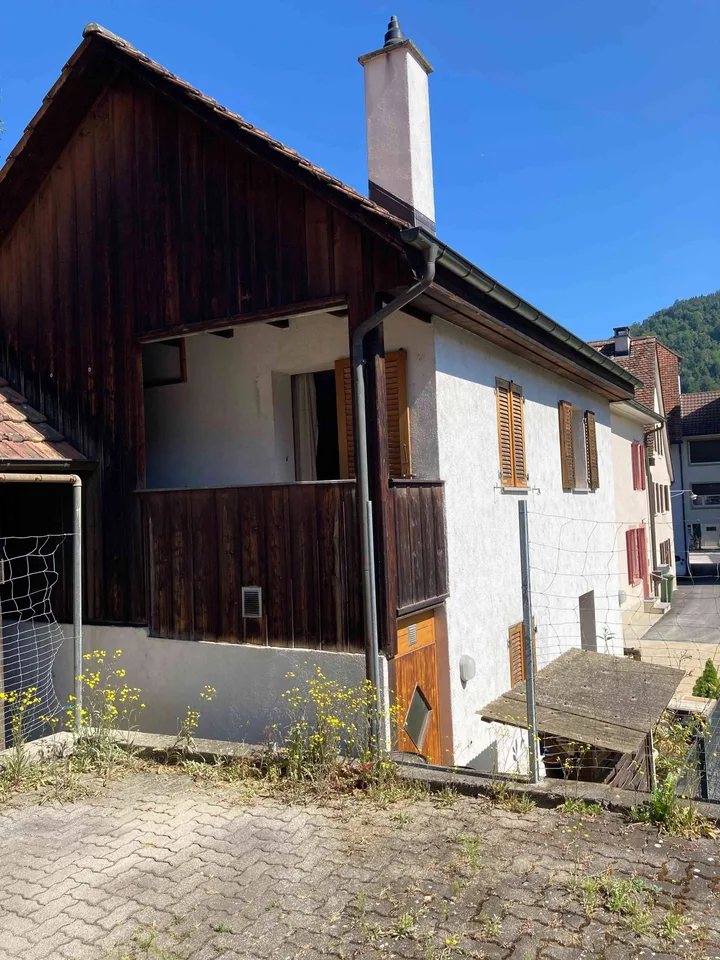 Einfamilienhaus (Bijou) mitten im Dorf von Lausen zu verkaufen