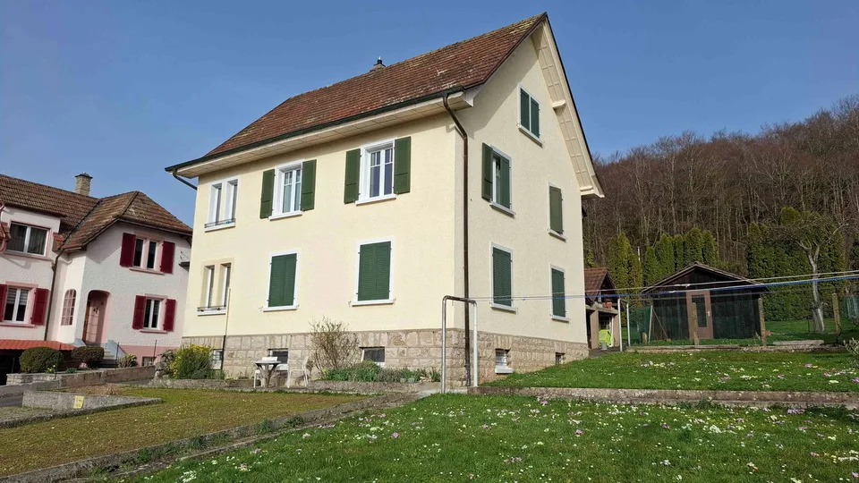 Grosses Haus nähe Zentrum und Bahnhof. Ruhige Lage