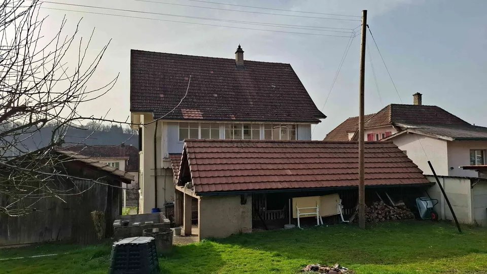 Grosses Haus nähe Zentrum und Bahnhof. Ruhige Lage