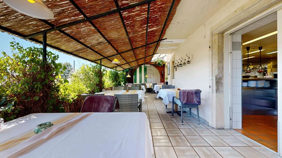 Immeuble d'habitation et restaurant à vendre à Twann